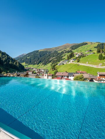 roof top Pool in den Alpen Tirol